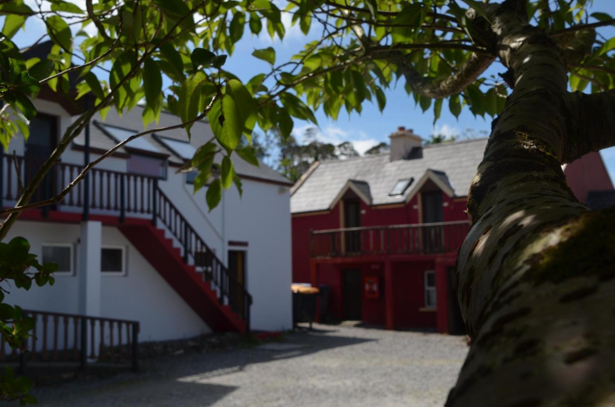 The Connemara Hostel - Sleepzone Leenaun Eksteriør bilde
