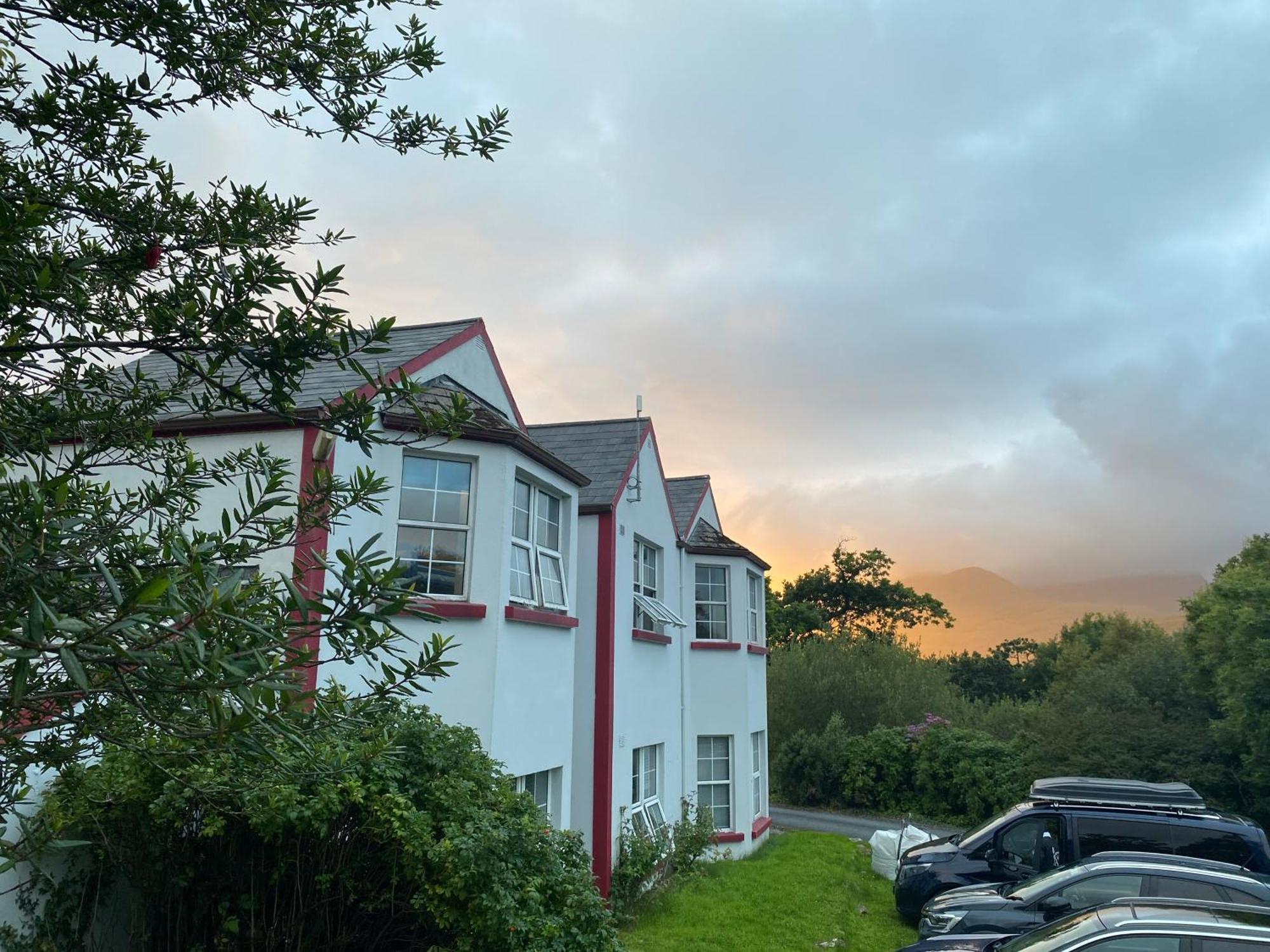 The Connemara Hostel - Sleepzone Leenaun Eksteriør bilde